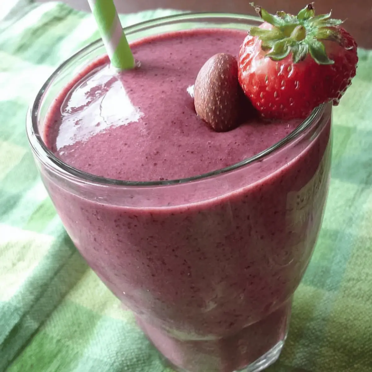 Healthy Berry and Spinach Smoothie: Your Tasty Wellness Boost